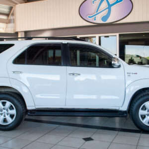 2011 Toyota Fortuner 3.0 D-4D Raised Body
